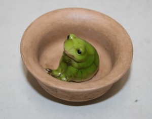 Object/Ornament Mini Frog Triangle