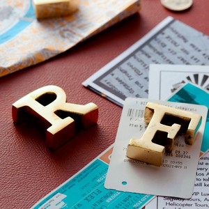 BRASS LETTER PAPER WEIGHT / 真鍮 イニシャル ペーパーウェイト