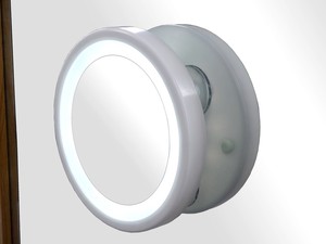 【セール商品】★LED付メイクアップ　ミラー★5倍LED拡大鏡：吸盤で取り付けるタイプです
