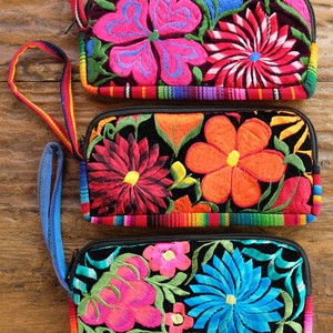 グアテマラ花刺繍ポーチ