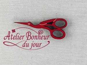 フランス製　木製ボタン　アトリエ ボヌール ドゥ ジュール 【刺繍用ハサミ・ルージュ】