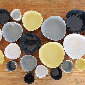 ボール（L）　トロワ（NV）　日本製　波佐見焼　カラー　変形　白山陶器