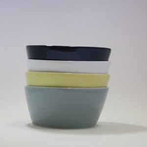 ボール（M）　トロワ（WH）　日本製　波佐見焼　カラー　変形　白山陶器