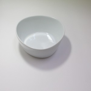 ボール（S）　トロワ（WH）　日本製　波佐見焼　カラー　変形　白山陶器