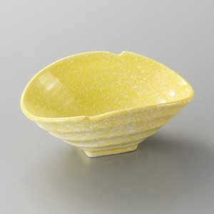黄釉白吹変形小鉢　14.8×11×6.5cm