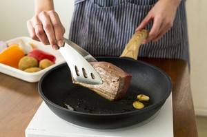 【アイリスオーヤマ　調理器具・キッチン用品　フライパン】　スキレットコートパンIH用　26cm