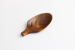 箸とカトラリーを置くことが出来る☆【木製】wooden/箸とスプーン置き　木の葉
