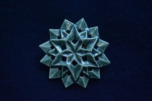 陶製ブローチ　六角星 緑