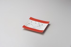 黒飛ばしラスター赤釉筋彫正角皿【日本製　磁器】