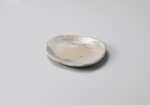 手造り粉引華紋（土物）楕円皿【日本製　陶器】