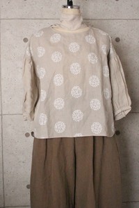 【2021年間定番】日本製 リネン大柄花刺繍　ブラウス　No619093