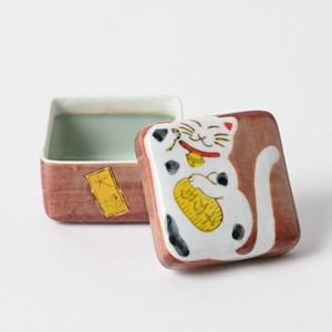 波佐見焼　招福ネコ　蓋物　赤　手描き　日本製