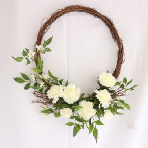 White Carnation Twig Wreath）