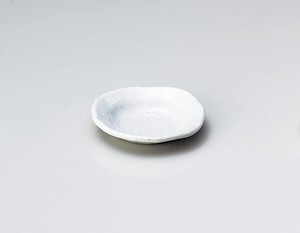 白釉変形丸小皿【日本製　磁器】