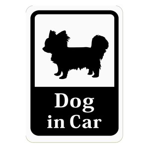 Dog in Car 「チワワ／パピヨン／小型犬」 車用ステッカー (マグネット)