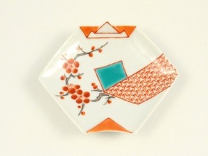 錦地紋に梅　折紙型手塩皿