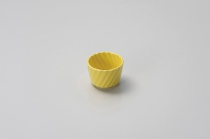 黄ネジリ菊型珍味  【日本製    磁器】