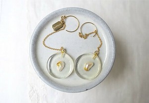 Pierced Earrings Gold Post Pearls/Moon Stone