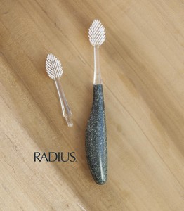 ラディウス ソース歯ブラシ（ハンドルの向きを変えて右きき、左ききどちらにも対応）