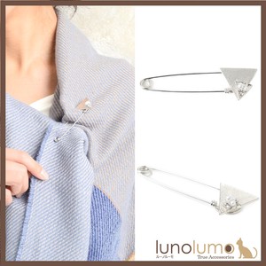 Brooch Pearl sliver Triangle Stole