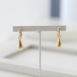 Teardrop gold earrings