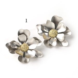 Pierced Earring mm Metal Flower Pierced Earring 1 900 6 1 900 6