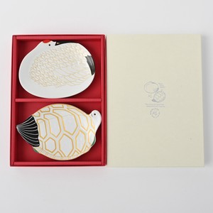有田焼　鶴と亀　銘々皿セット　キレイな化粧箱入り　ツルカメ　日本製