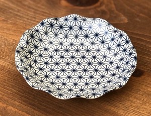 波型3.5皿　藍染麻の葉　11cm【日本製　小皿　取皿　丸皿　中皿　和食器　陶器　織部】ヤマ吾陶器