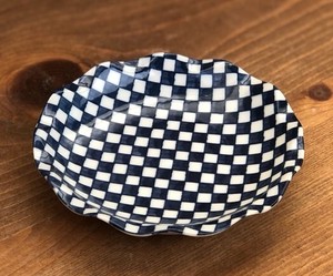 波型3.5皿　藍染市松　11cm【日本製　小皿　取皿　丸皿　中皿　和食器　陶器　織部】ヤマ吾陶器