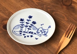 ねこまるけ　ハナウタ猫　4.5皿　14cm【日本製　取皿　ケーキ皿　和食器　陶器　織部】ヤマ吾陶器