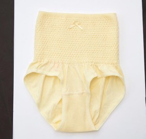 Stomach Shorts Vanilla Yellow