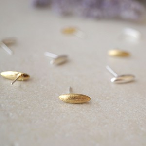 スティックオーバルピアス　(pierced earrings)