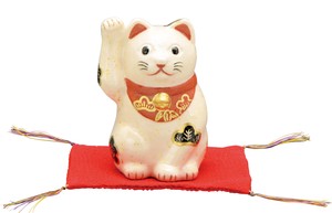 松竹梅（白）　招き猫（敷物付き）楽置物【日本製  陶器  京焼・清水焼】