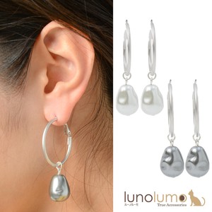 Pierced Earringss Pearl White Ladies' Made in Japan