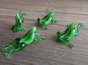 緑が映えるカエルたち　4匹セット