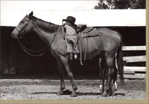 グリーティングカード 多目的 モノクロ写真「馬に乗る子供」 フォト 子ども