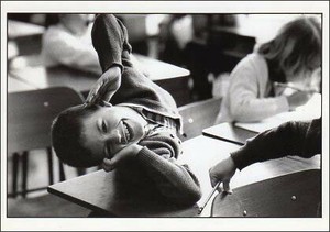 ポストカード モノクロ写真「笑顔の男の子」
