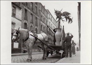ポストカード モノクロ写真「植物を運ぶ馬車」