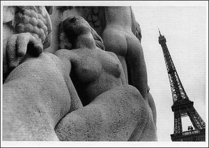 ポストカード モノクロ写真「エッフェル塔とバスト」