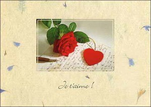 ポストカード カラー写真 手紙と赤いハートの飾りとバラ