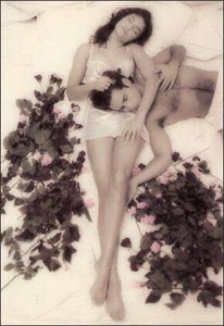 ポストカード モノクロ写真「男性と女性、バラの愛」