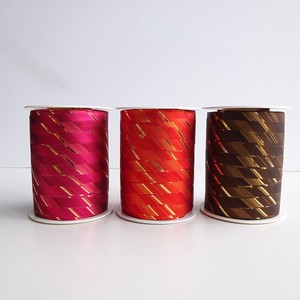 Curled Ribbon Design M