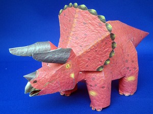 23　トリケラトプス赤　ペーパークラフト型紙