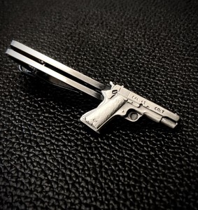 日本製 ネクタイピン タイバー 拳銃 ピストル コルト