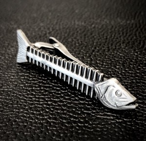 日本製 ネクタイピン タイバー 魚の骨