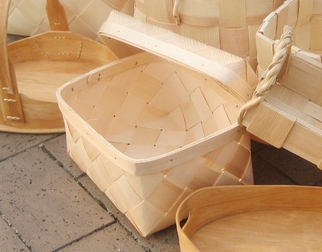 スタッフ一押し 職人の伝統技ハンドメイド エストニアの手作りカゴ 木のボックスの商品ページ 卸 仕入れサイト スーパーデリバリー