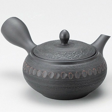 茶葉が詰まらず茶切れも良い 常滑焼急須 機能急須 ワイドセラメッシュ 宝龍黒泥平型松皮カット急須の商品ページ 卸 仕入れサイト スーパーデリバリー