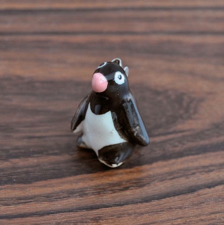 陶器のブローチ ペンギンの商品ページ 卸 仕入れサイト スーパーデリバリー