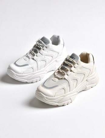 sneaker pumps