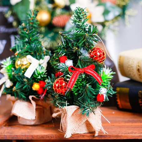 小さなクリスマスツリー 21cm 掌サイズ インテリア並べても可愛いミニサイズ モミの木 リボン 2種の商品ページ 卸 仕入れサイト スーパーデリバリー